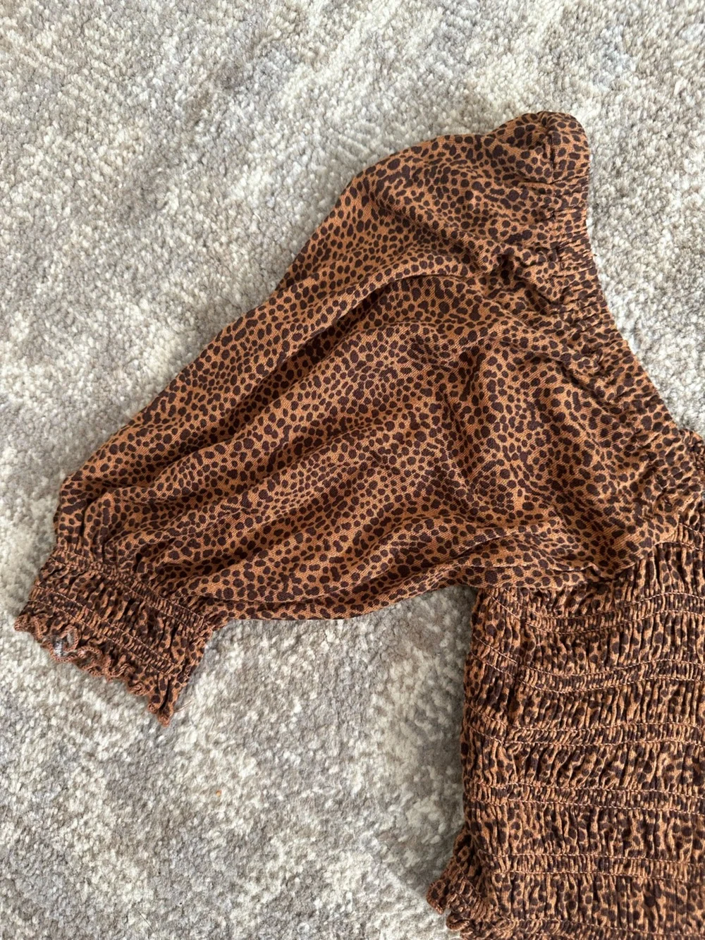 Urban Outfitters Brown Leopard Smocked Puff-Sleeve Crop Top - Picture 5 of 5